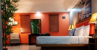Runway Hotel - Piarco - Bedroom