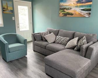 Cheerful Beachouse for your relaxing pleasure. - Niantic - Huiskamer