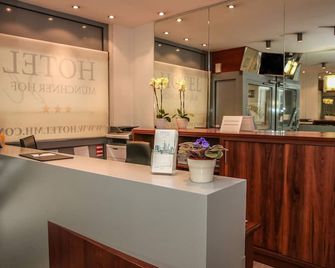 Hotel Muenchner Hof - Frankfurt am Main - Front desk