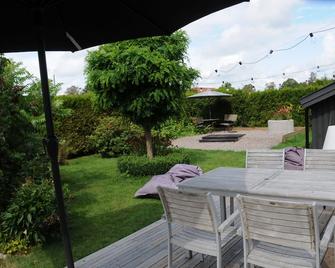 Modern apartment, near ocean, beamer, high-speed internet & electric car charger - Åsa - Patio