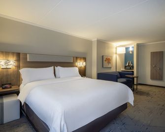 Holiday Inn Express & Suites Greensboro-(I-40 @ Wendover) By IHG - Greensboro - Bedroom