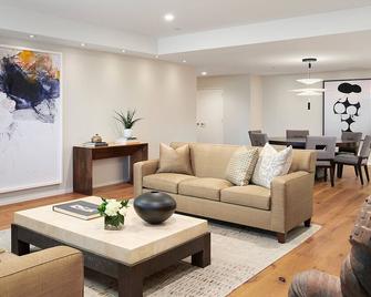 The Ultimate Escape - Flint - Living room