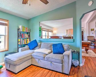 East Colorado Springs Home with Game Room and Backyard - Colorado Springs - Living room
