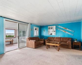 Cozy Lake house in Hilton with beach access. - Hilton - Living room