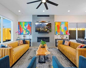 Oak Lawn Prestige! Pool, Spa & Private Concierge - Dallas - Lounge