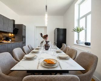FeelGood Premium Gruppenapartments für Familien & Freundesgruppen - Urlaub im Kurort in zentraler Lage Deutschlands - Bad Sooden-Allendorf - Comedor