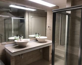Hotel San Remo - Panama City - Bathroom