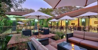 Protea Hotel by Marriott Livingstone - Livingstone - Pátio