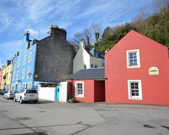 Puffin Apartment - Tobermory - Building