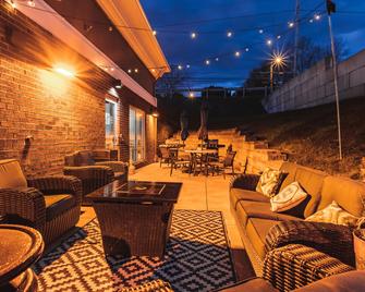 Holiday Inn Express & Suites New Martinsville - New Martinsville - Patio