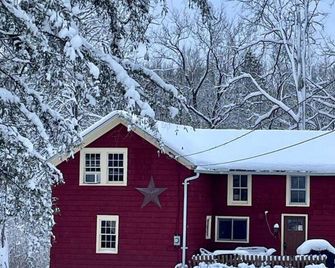 The Red Country Cottage - Amenia