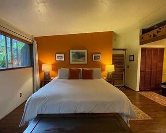 A Private Getaway in the Rainforest. One mile from Volcano National Park. - Volcano - Habitación