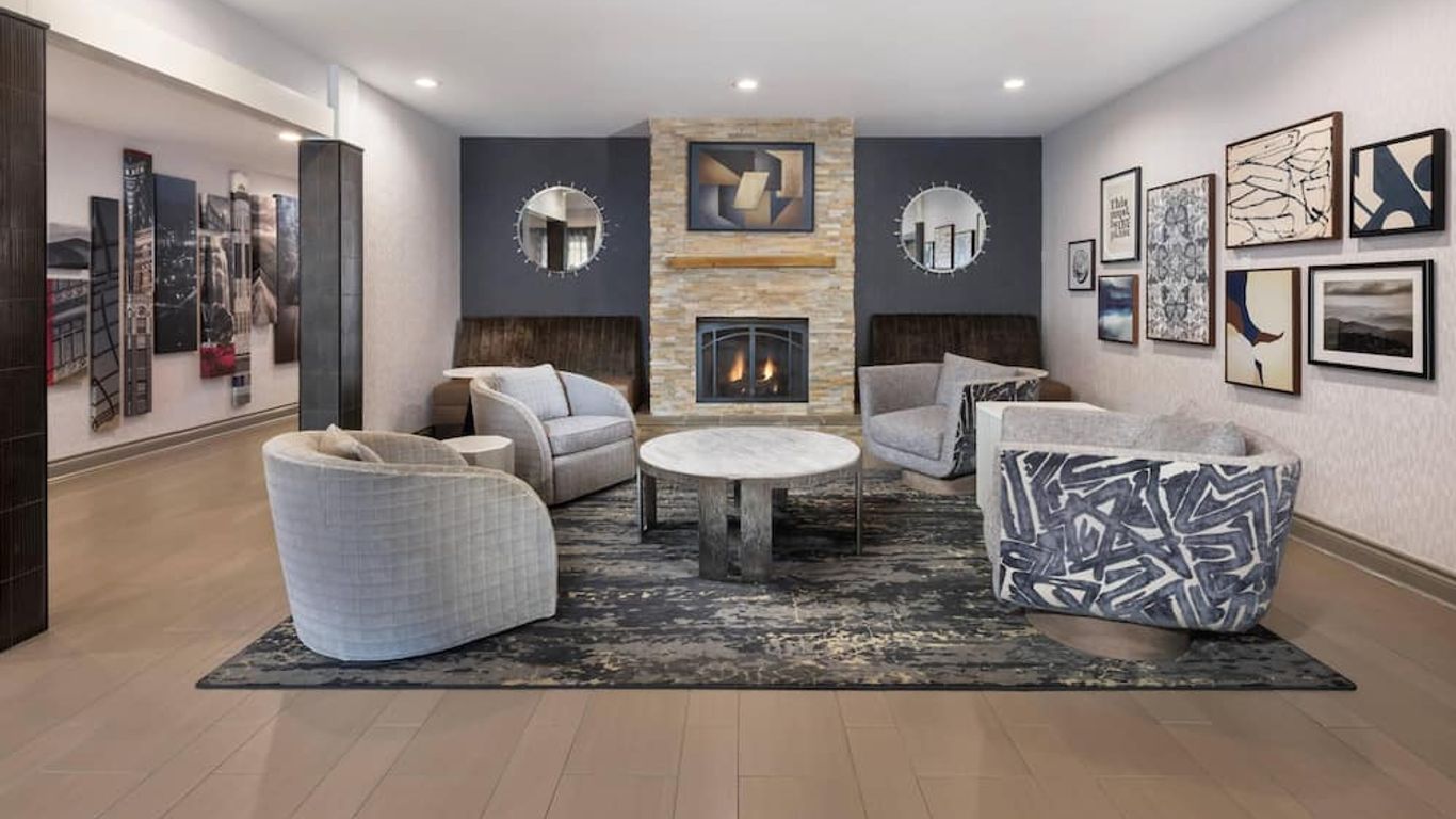 컨트리 인 앤 스위트 바이 래디슨 애슈빌 다운타운 터널 로드