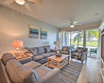 Luxury Golf Villa in Beautiful Lely Resort with Pool - Napoli - Oturma odası