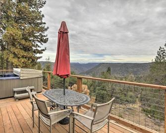 Homey Colfax Getaway w/ Private Hot Tub! - Colfax - Balcón