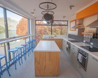 Absoloot Hostel Queenstown - קווינסטאון - מטבח