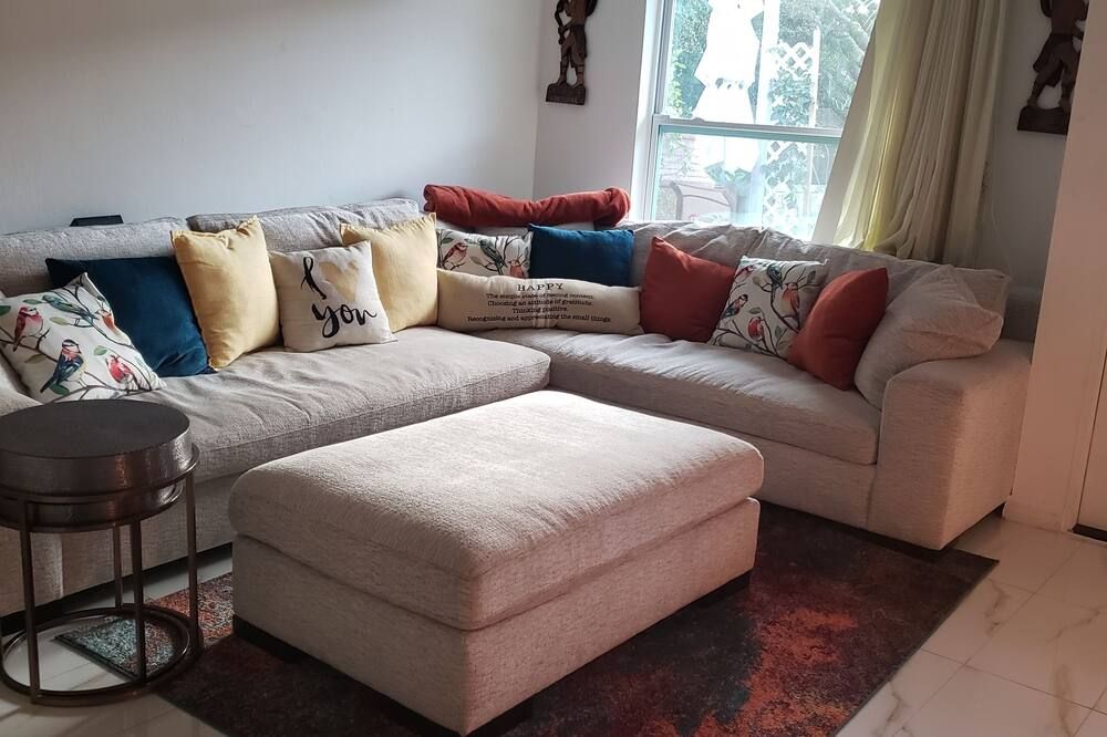 This charming Bed N Breakfast is perfect for you to get your relaxation! - Bonita Springs - Salon