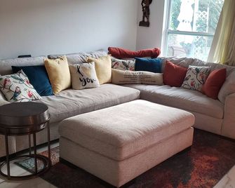 This charming Bed N Breakfast is perfect for you to get your relaxation! - Bonita Springs - Salon