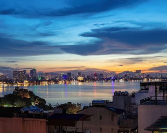 Azen Lakeside Hotel & Travel - Hanoi - Vista esterna