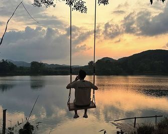 Va Riverside Retreat - Hue
