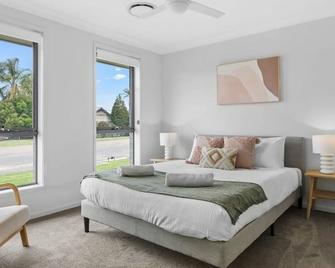 Time Out Beautifully decorated new home - Cessnock - Bedroom