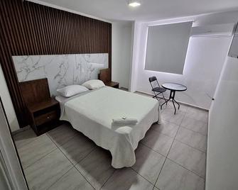 Express Inn Panama International Airport Hostel - Panama City - Bedroom