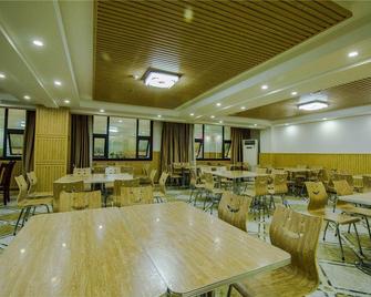 Yelin Holiday Hotel - Сішуанбаньна - Ресторан