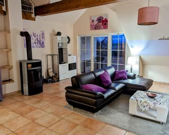 Große Schönheit mit Panoramablick - Euskirchen - Wohnzimmer