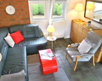 4 Pers. House Cosima With Beautiful Gard - Anjum - Sala de estar