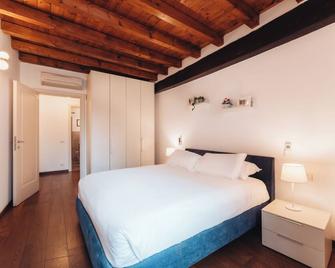 Charming Milan Apartments Brera - Madonnina - Milan - Kamar Tidur