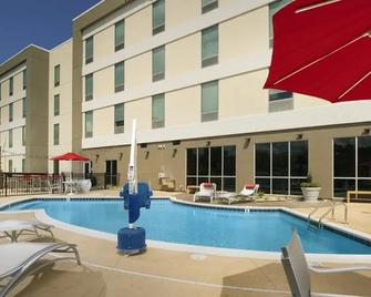 Red Lion Inn & Suites Hattiesburg - Hattiesburg - Piscina