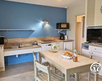 Accessible Fishing Chalet for 4-6 with Private Deck, Kids' Play Area, and Games Room - Villiers-Charlemagne - Cuisine