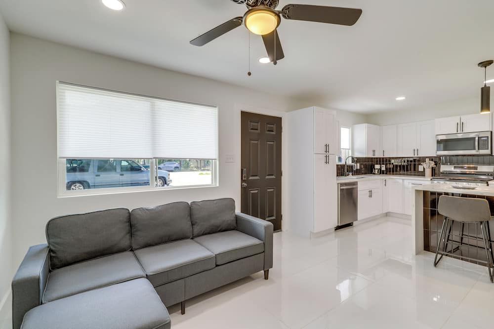 Houston Apartment Close to University and Downtown - יוסטון - סלון