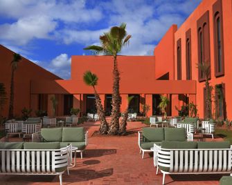 DoubleTree by Hilton Ben Guerir Hotel & Residences - Ben Guerir - Patio