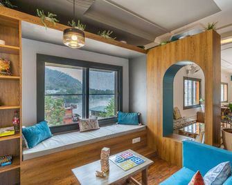 Madpackers Rishikesh Lakshman Jhula - Rishikesh - Living room