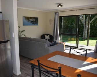 Cute farm cottage close to Waihi Beach - Katikati - Sala de estar