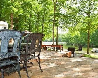 Natchez Trace RV Campground - Hohenwald - Patio