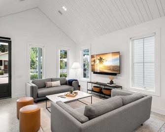 Casa Cohiba by Brightwild Steps to 7th Ave - Tampa - Salon