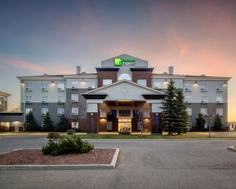 Holiday Inn Express & Suites Airdrie-Calgary North By IHG - Airdrie - Gebouw