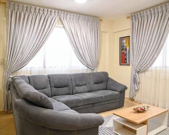 Frimpong Home - Kumasi - Living room