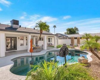 Heated Pool Putting Green Game Room Pets Ok - Gilbert
