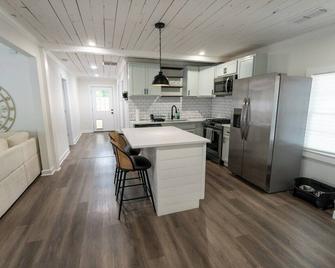 Pet-friendly home walking distance to Downtown Monroe - Monroe - Kuchyň