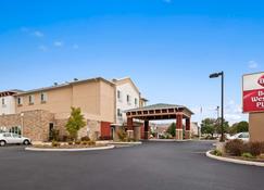 Best Western Plus Boardman Inn & Suites - Poland - Building
