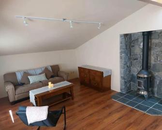 Cozy Cabin - Genoa - Sala de estar