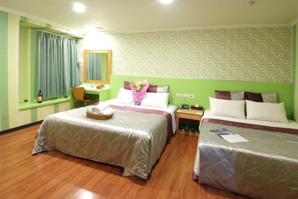 ليفت بانك هوتل