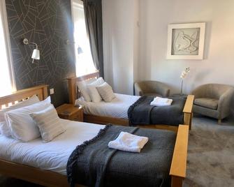 The Fossil Tree Hotel - Blackpool - Bedroom