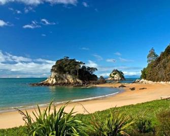 Kaiteri Motels and Apartments - Kaiteriteri - Beach