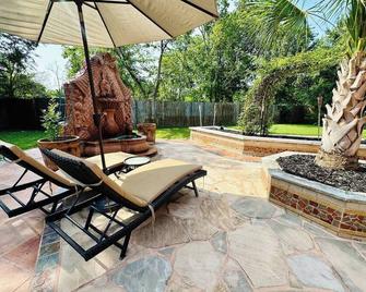 3,100sqft Spanish-Style Villa near Aggieland, Somerville, Blue Bell and Houston! - Somerville