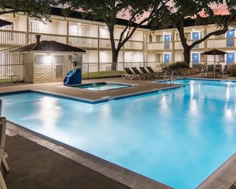 Motel 6-Addison, Tx - Dallas - Addison - Pileta