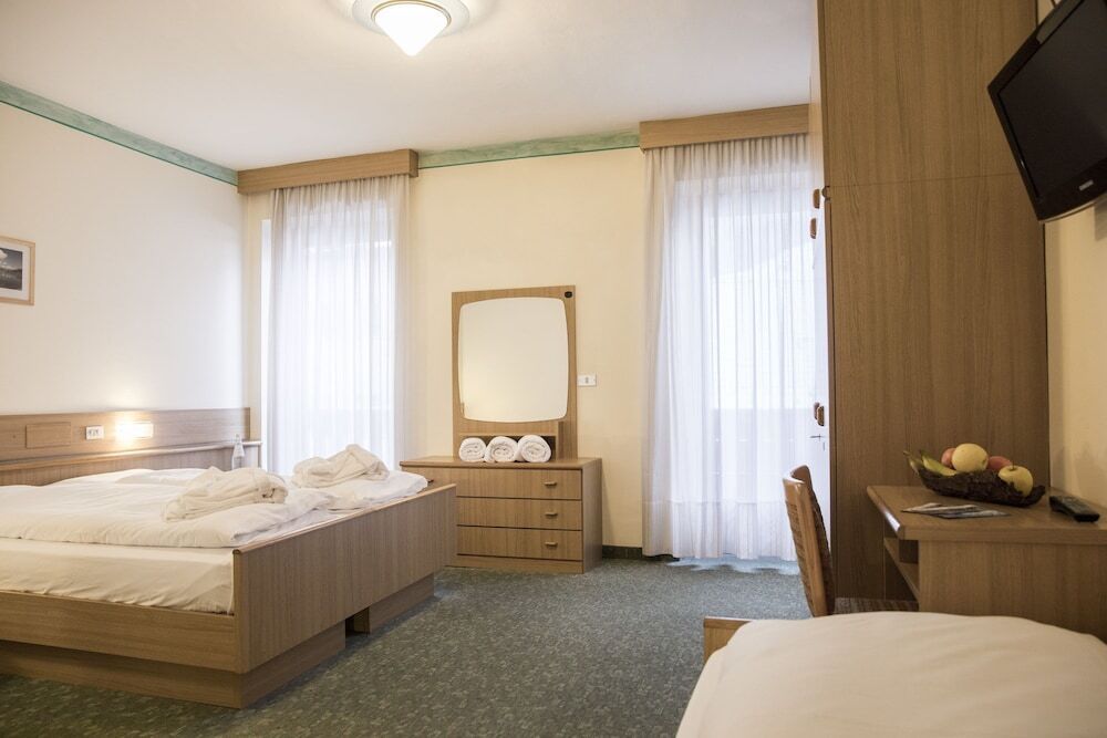 أكتيف هوتل روسات